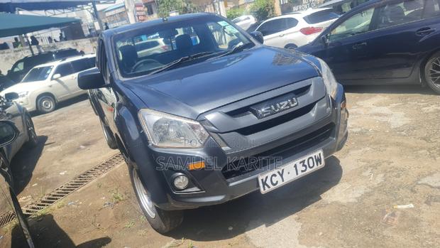 2022 Isuzu D-MAX Gray Model - Rugged, Stylish, and Ready for Adventure