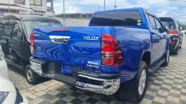 2017 Toyota Hilux Blue: Reliable Off-Road Capabilities and Modern Amenities