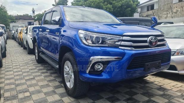 2017 Toyota Hilux Blue: Reliable Off-Road Capabilities and Modern Amenities