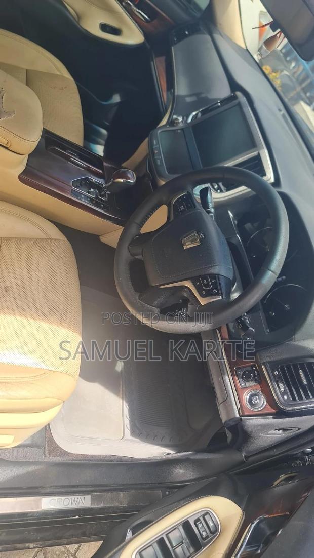 2015 Toyota Crown Black Edition: Stylish Pre-Owned Sedan