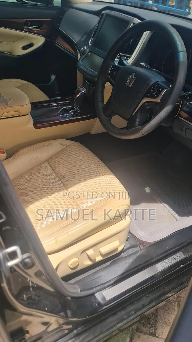 2015 Toyota Crown Black Edition: Stylish Pre-Owned Sedan