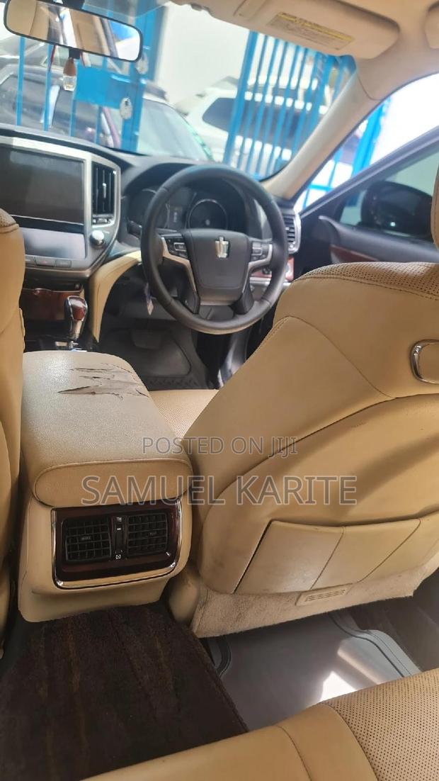 2015 Toyota Crown Black Edition: Stylish Pre-Owned Sedan