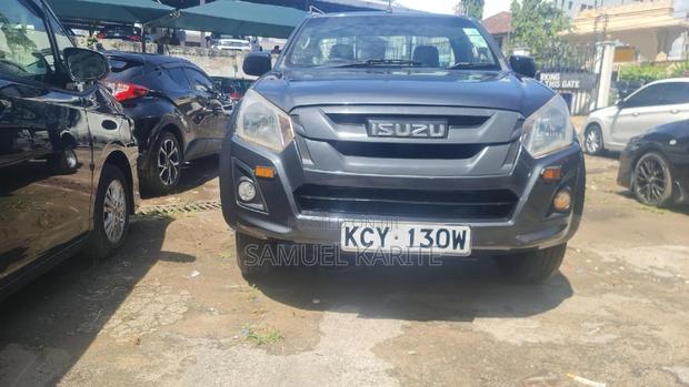 2022 Isuzu D-MAX Gray Model - Rugged, Stylish, and Ready for Adventure