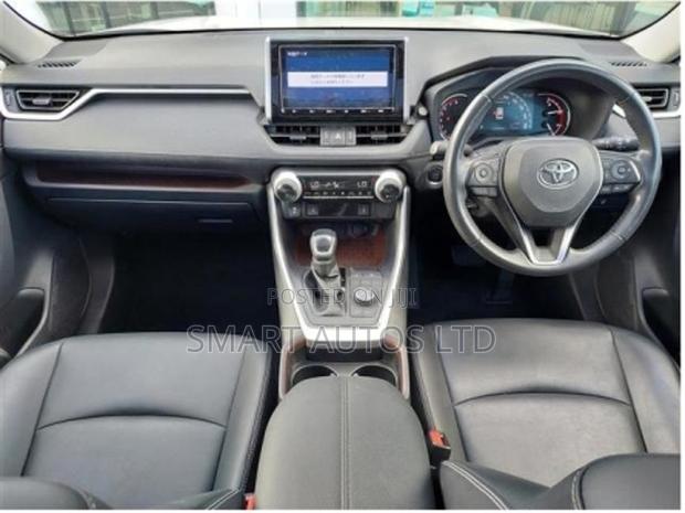 2019 Toyota RAV4 Pearl: Unmatched Fuel Efficiency and Safety