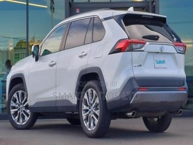2019 Toyota RAV4 Pearl: Unmatched Fuel Efficiency and Safety