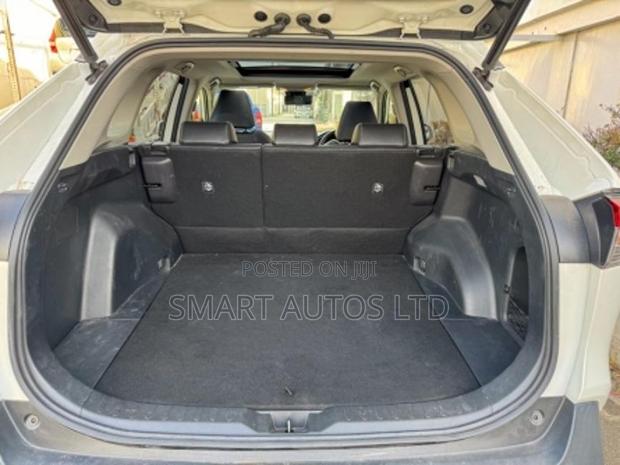 2019 Toyota RAV4 Pearl: Unmatched Fuel Efficiency and Safety