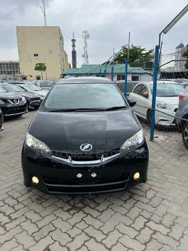 Experience the Black 2017 Toyota Wish: Style and Comfort