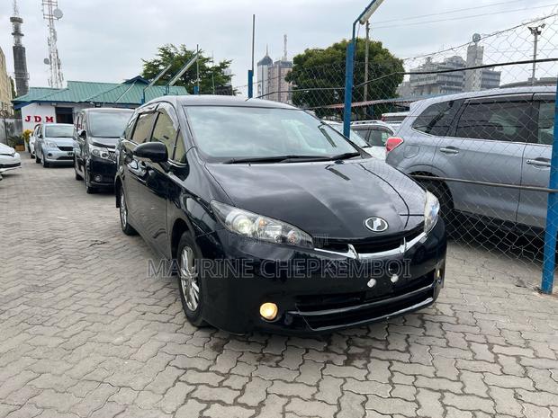 Experience the Black 2017 Toyota Wish: Style and Comfort