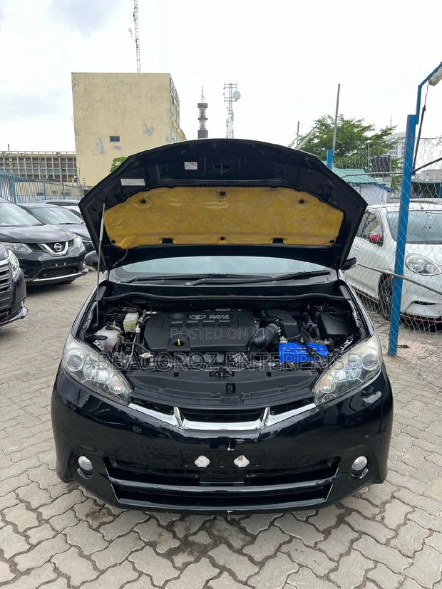 Experience the Black 2017 Toyota Wish: Style and Comfort