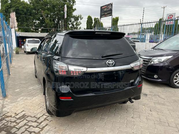 Experience the Black 2017 Toyota Wish: Style and Comfort