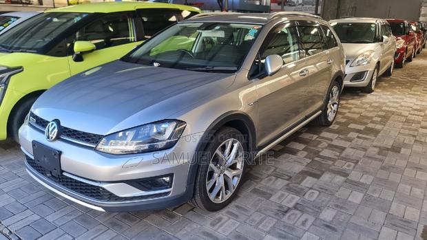 Volkswagen Golf 2017 Silver - Modern and Minimalist