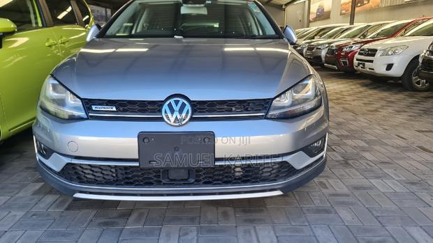 Volkswagen Golf 2017 Silver - Modern and Minimalist