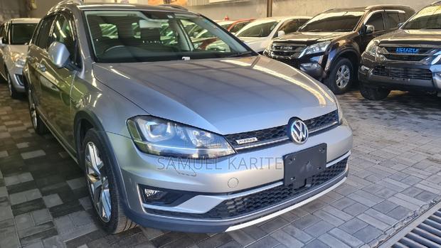 Volkswagen Golf 2017 Silver - Modern and Minimalist
