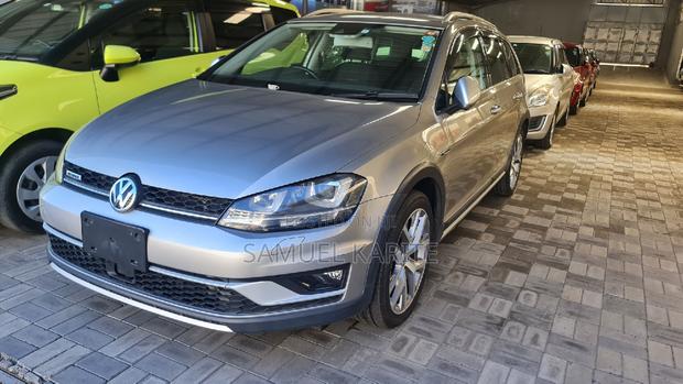 Volkswagen Golf 2017 Silver - Modern and Minimalist