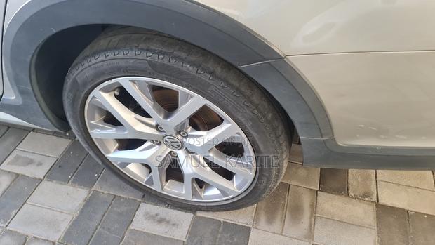 Volkswagen Golf 2017 Silver - Modern and Minimalist