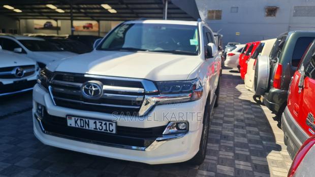 2016 Toyota Land Cruiser in White - Ultimate Off-Road Performance