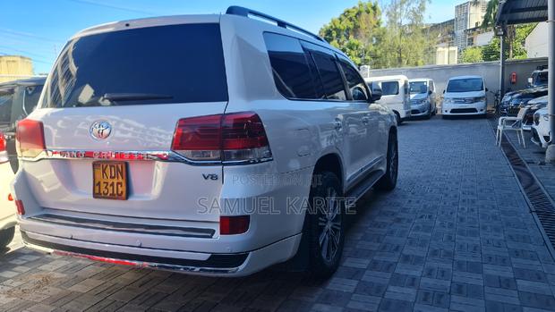 2016 Toyota Land Cruiser in White - Ultimate Off-Road Performance