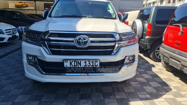 2016 Toyota Land Cruiser in White - Ultimate Off-Road Performance