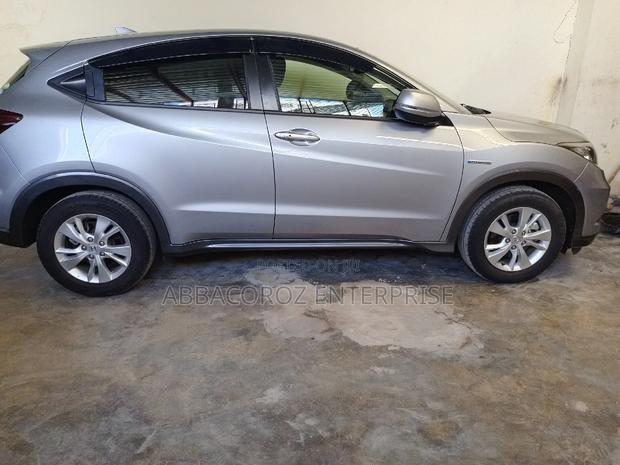 Honda Vezel 1.5 Hybrid 2WD 2017 - Silver: Affordable Luxury with Exceptional Fuel Efficiency