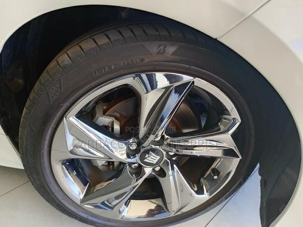 2018 Toyota Crown Pearl - Elevate Your Driving Experience