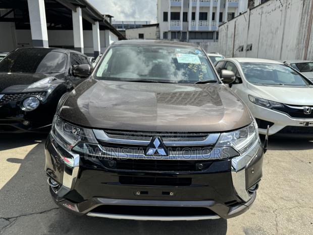 2017 Mitsubishi Outlander 2.0 PHEV AWD Gray - Pre-Owned Excellence