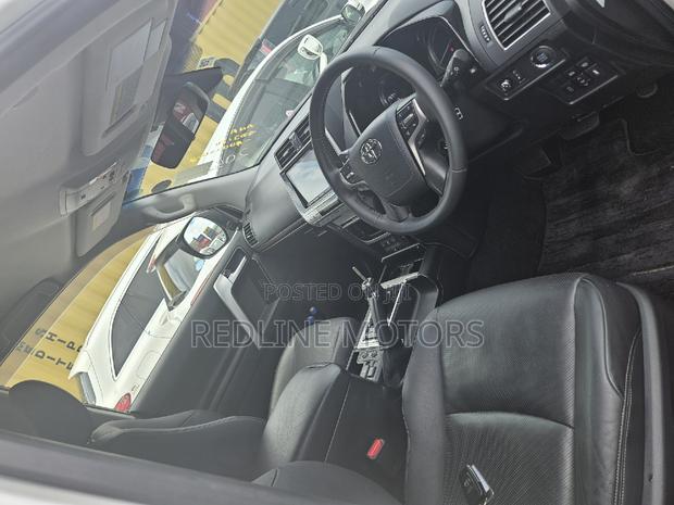 2019 Toyota Land Cruiser Prado 2.8 White - Quality Used SUV for Sale