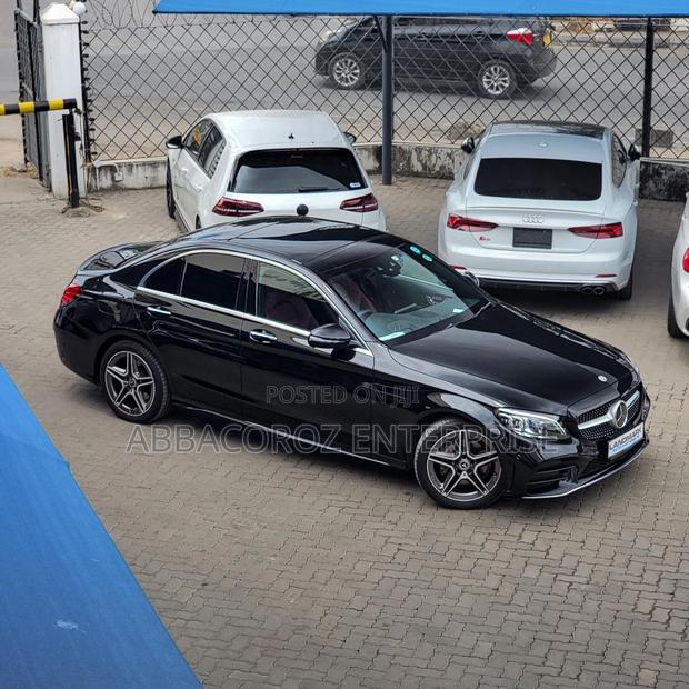 New 2018 Mercedes-Benz C200 in Black: Sleek & Sophisticated