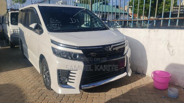 White 2017 Toyota Voxy - High-Quality Minivan Deal