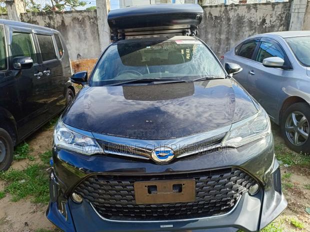 2017 Black Toyota Corolla Fielder: Premium MPV for the Modern Family