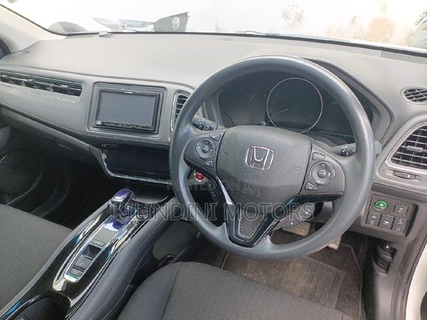 Honda Vezel 2017 White