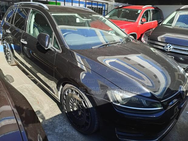 Front-Wheel Drive 2017 Volkswagen Golf TSI S: 4-Door, Black