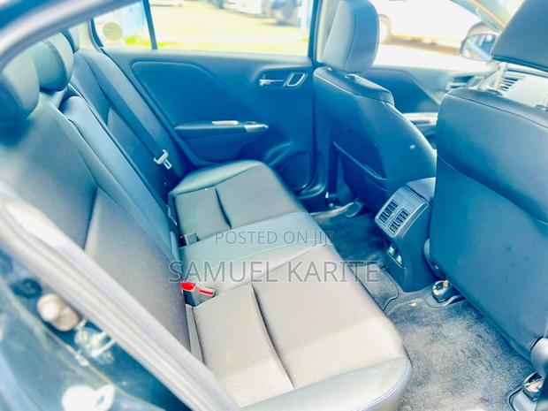 Honda Grace 2017 - Sleek Gray Sedan with Modern Amenities