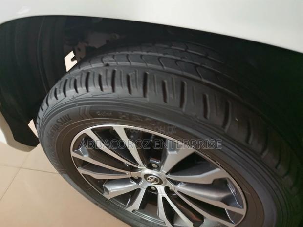 White 2018 Toyota Land Cruiser Prado 3.0 172hp