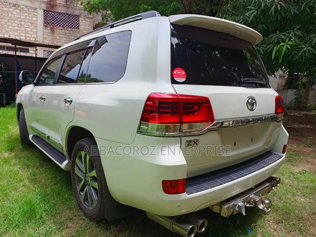 Used 2017 Toyota Land Cruiser 4.6 V8 ZX in Pearl Condition