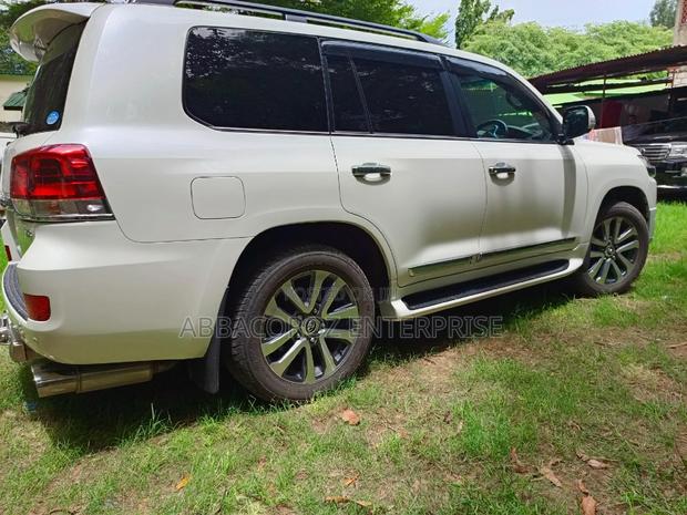 Used 2017 Toyota Land Cruiser 4.6 V8 ZX in Pearl Condition