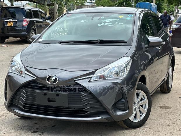 2017 Toyota Vitz 1.3 FWD 5dr - Gray - Used Compact Car