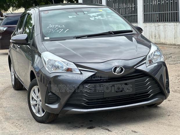 2017 Toyota Vitz 1.3 FWD 5dr - Gray - Used Compact Car