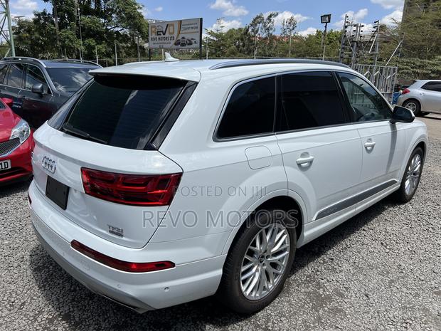 White Audi Q7 2016: High-End SUV Available