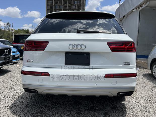 White Audi Q7 2016: High-End SUV Available