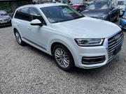 White Audi Q7 2016: High-End SUV Available for sale