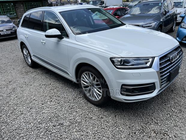 White Audi Q7 2016: High-End SUV Available