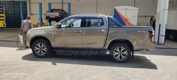 New Isuzu D-MAX 2024 Gray