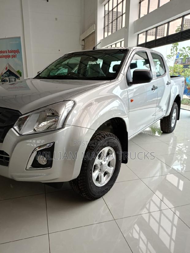 New Isuzu D-MAX 2024 Silver