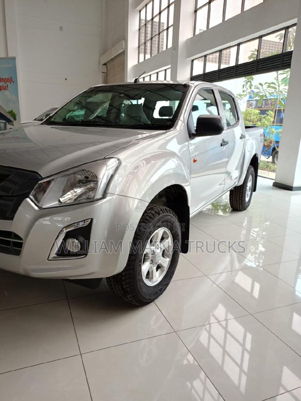 New Isuzu D-MAX 2024 Silver