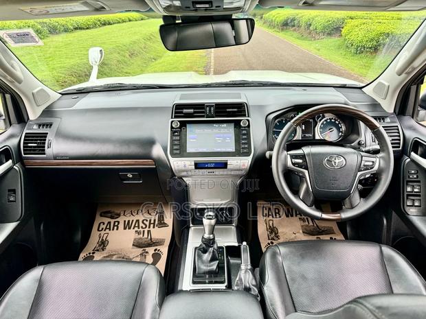 Toyota Land Cruiser Prado 2018 Off white