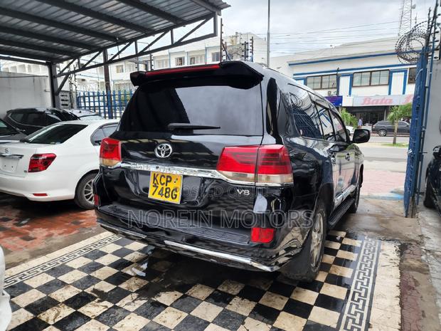Premium 2013 Toyota Land Cruiser Black - Pre-Owned