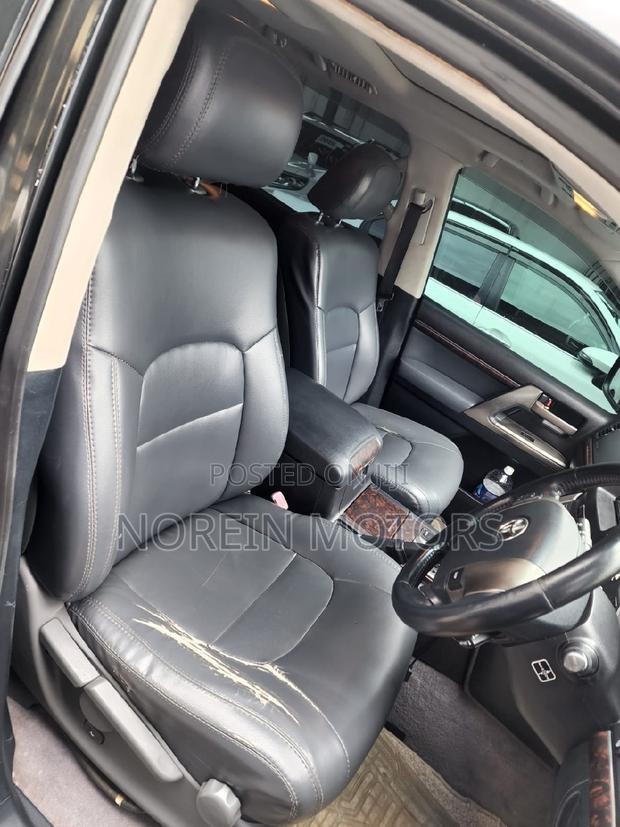 Premium 2013 Toyota Land Cruiser Black - Pre-Owned