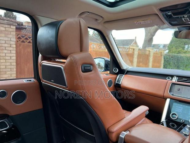 2018 Land Rover Range Rover Vogue Blue: Stylish and Powerful SUV