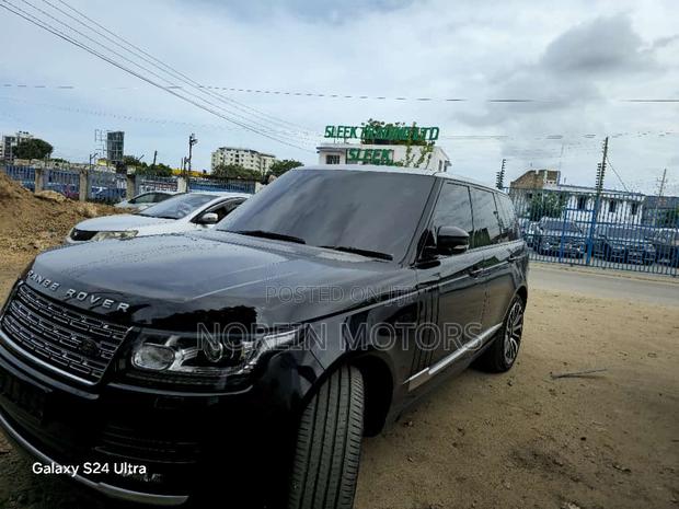 2017 Land Rover Range Rover Vogue Matt Black