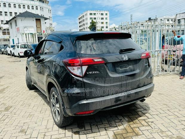 Gray Honda Vezel 2017 - Quality Used Compact SUV